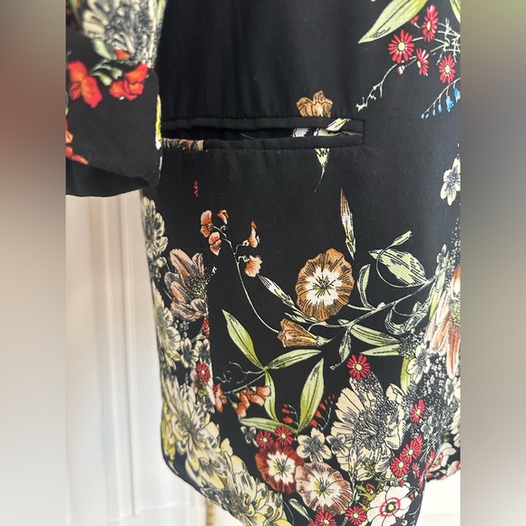 Beulah Black Floral Rolled Up Sleeve Blazer (Size Medium) - Picture 4 of 7